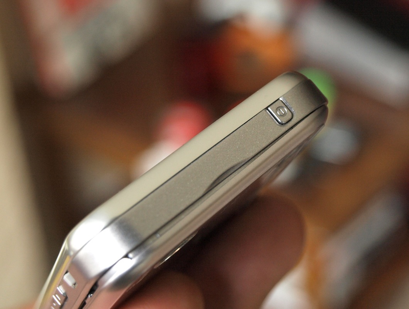 Illustration for article titled Lightning Review: Sony Ericsson W890i Walkman Phone (Great, No Nonsense Candybar Phone)